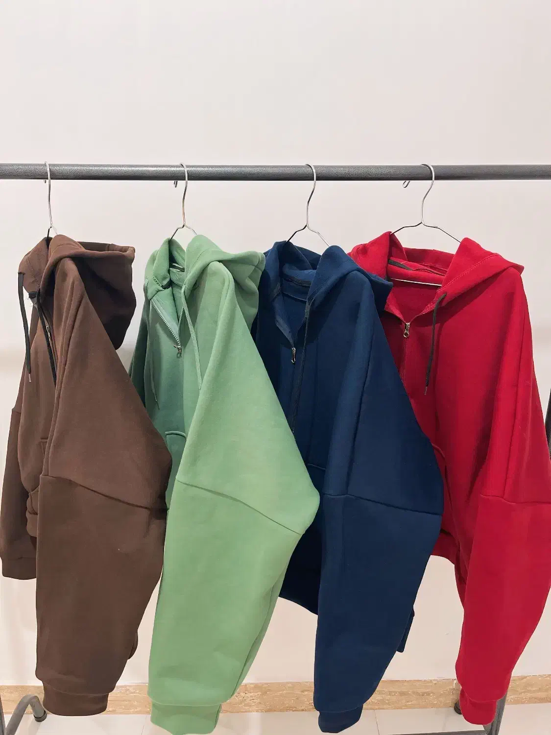 همه ی لباسا زیر یک تومنه|لباس|رشت, کوی حسینی|دیوار