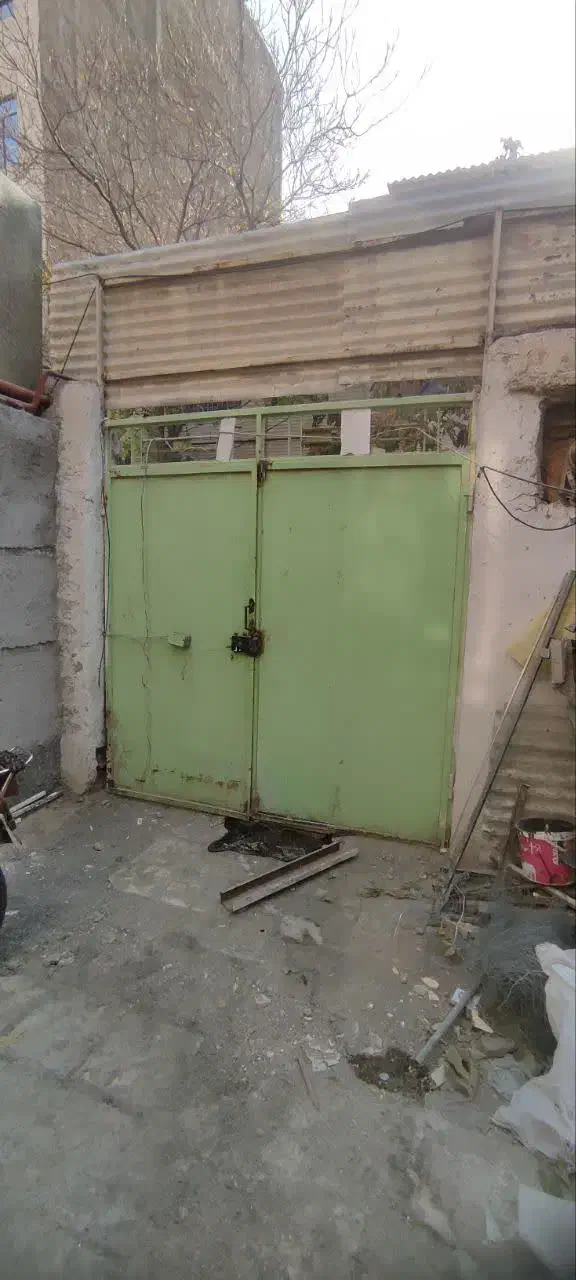 درب آهنی سنگین قدیمی|مصالح و تجهیزات ساختمان|مشهد, هنرور|دیوار