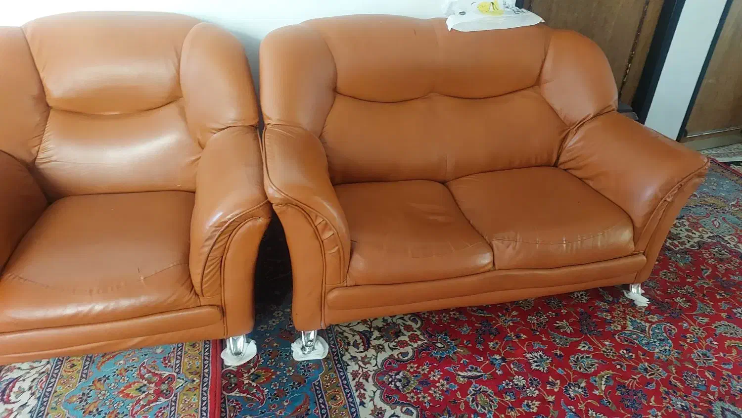 مبل سه نفره جنس چرم اصل|مبلمان خانگی و میز عسلی|یاسوج, |دیوار