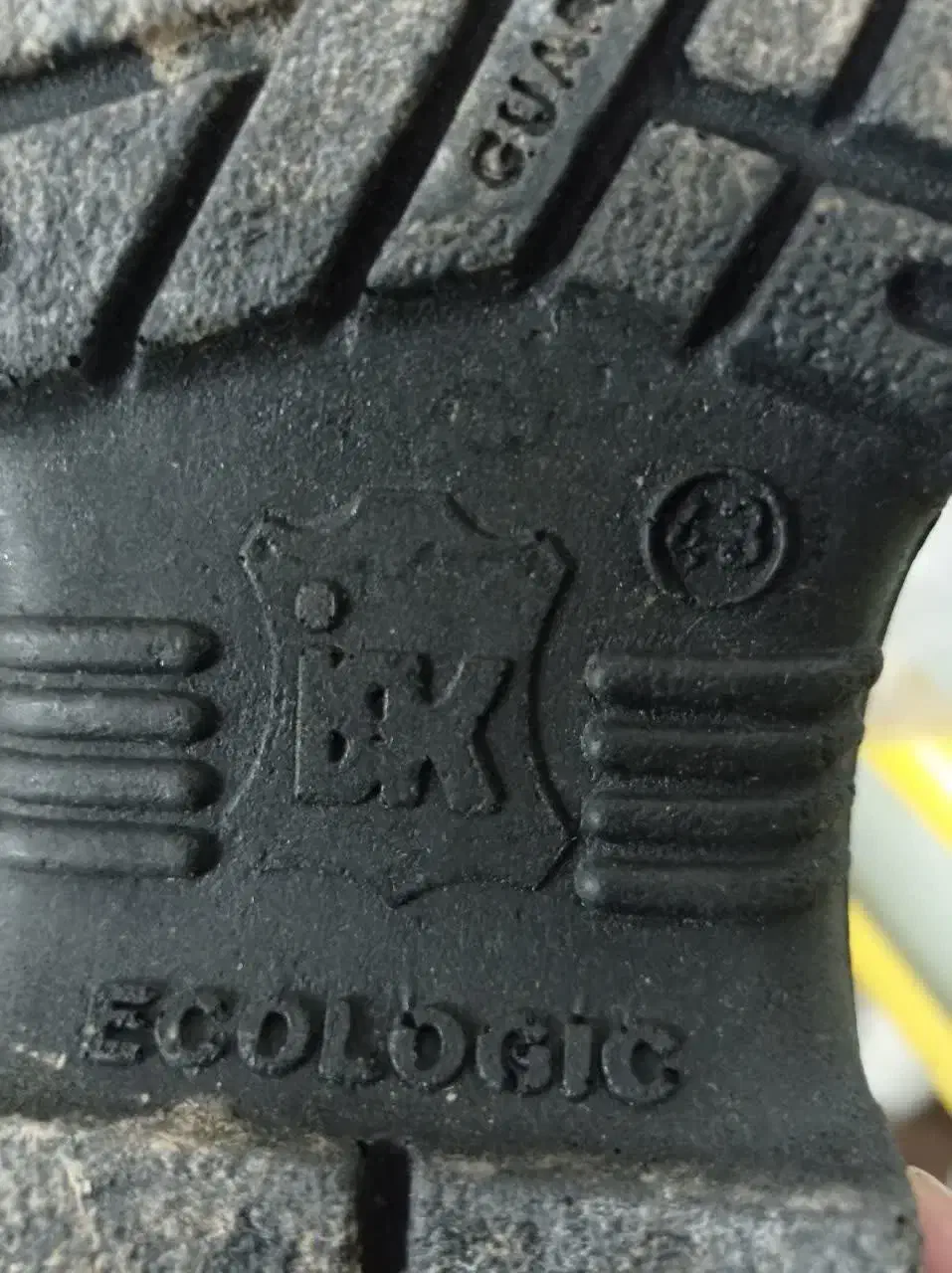 کفش کار|کیف، کفش، کمربند|اصفهان, بهارستان|دیوار