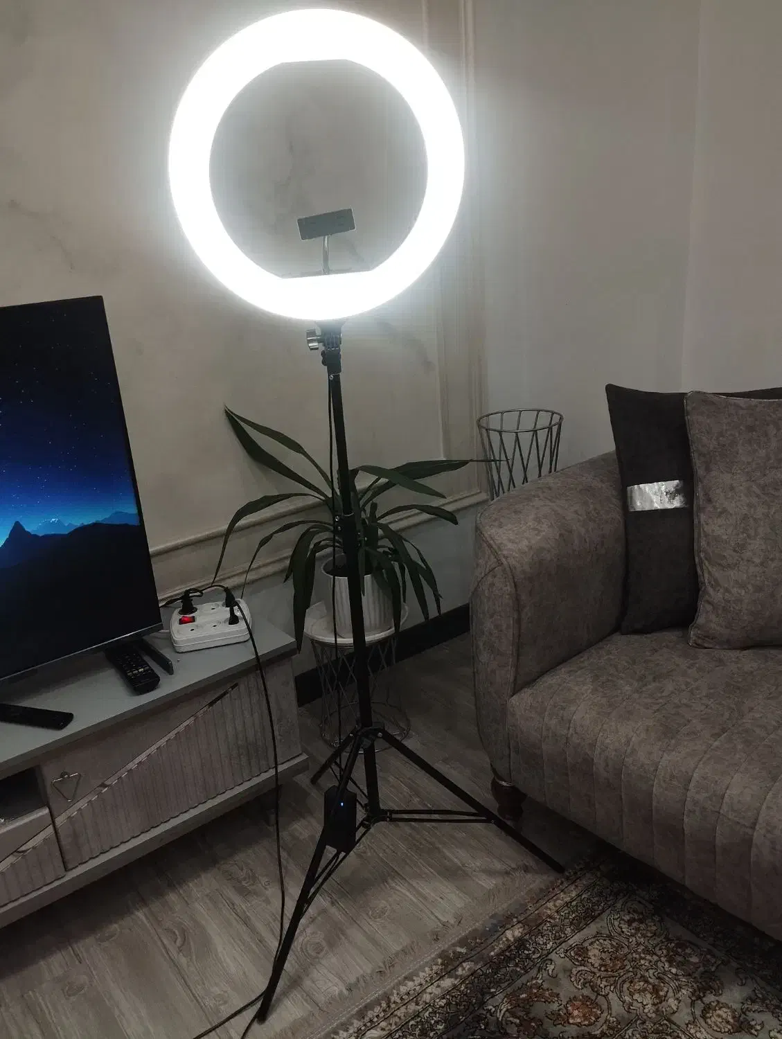 رینگ لایت|دوربین عکاسی و فیلم‌برداری|اندیشه, شهرک المهدی|دیوار