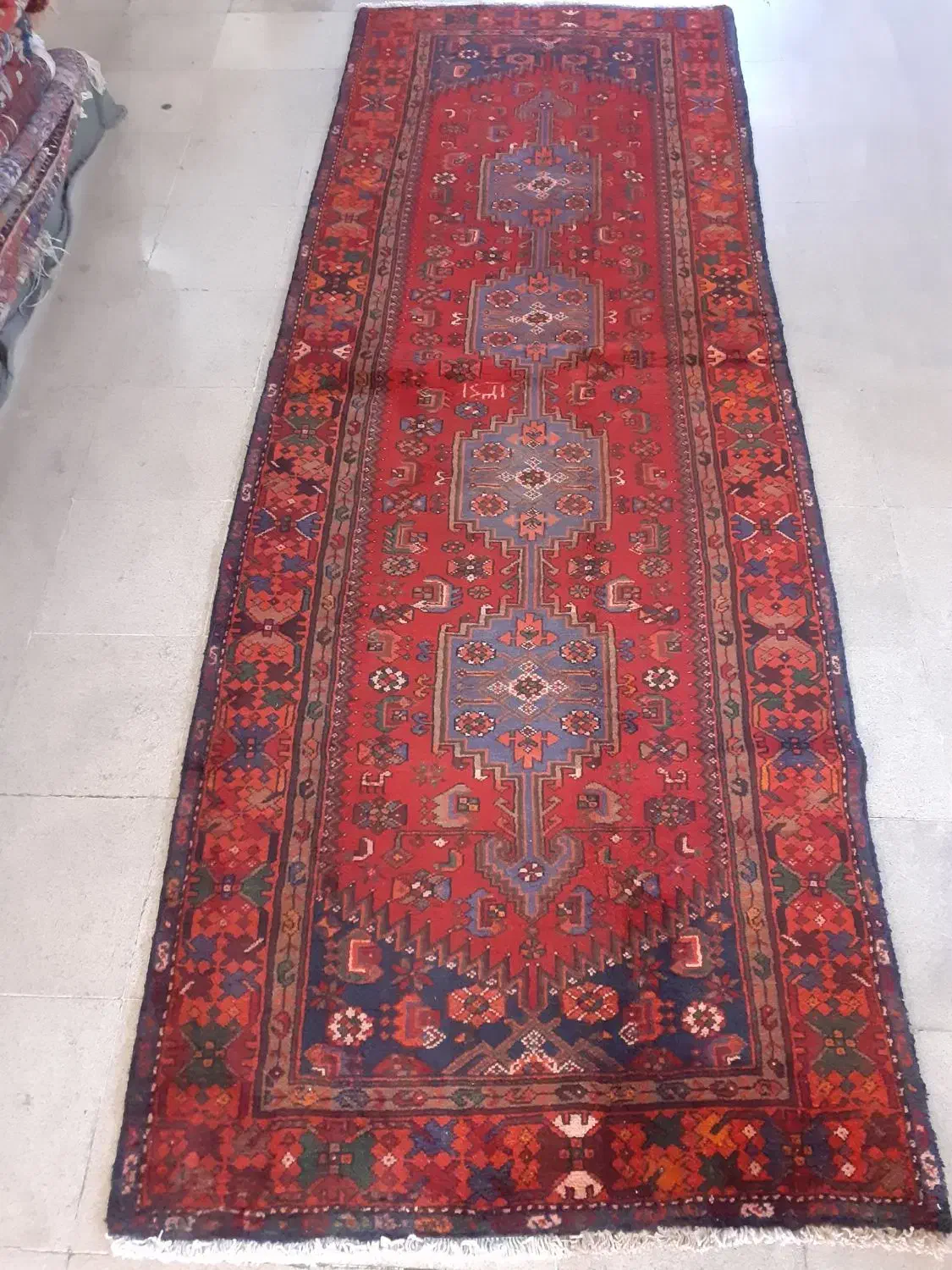 یک جفت کناره گوشتدار .و یک جفت قالیچه کهنه|فرش|تهران, سنگلج (شاپور)|دیوار