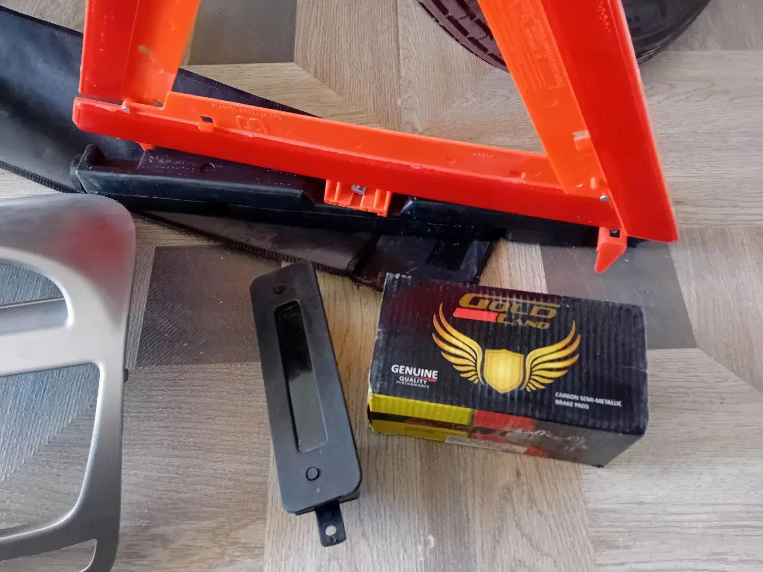 لنت ترمز وساعت کوییک|قطعات یدکی و لوازم جانبی|یزد, |دیوار