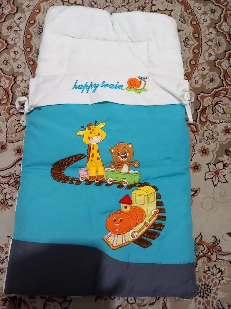 قنداق فرنگی در حد نو با تخفیف|اسباب و اثاث بچه|تهران, مینای شمالی (مخبر)|دیوار