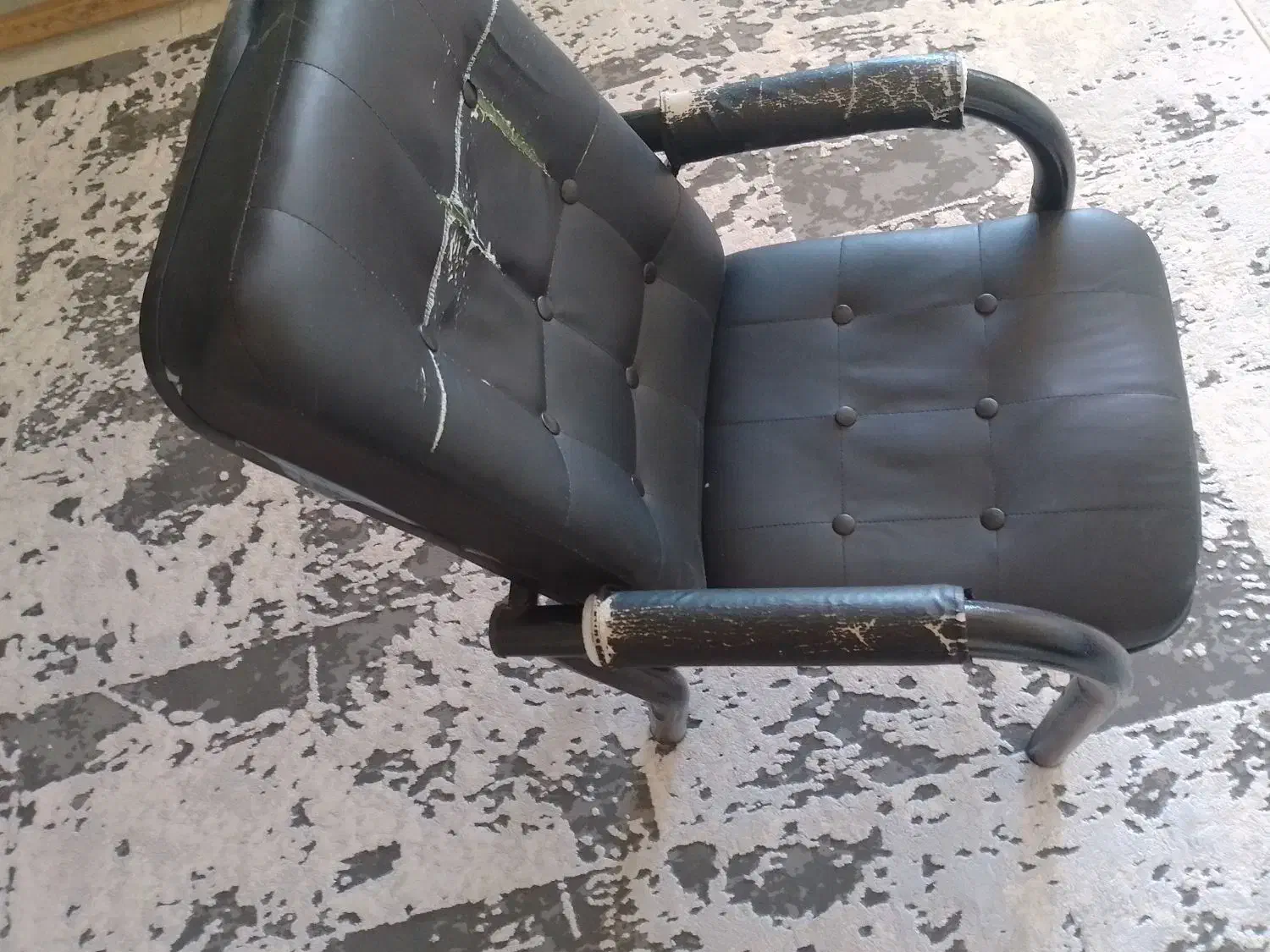 صندلی اداری سالم به همراه کوسن نشیمن|صندلی و نیمکت|خمین, |دیوار