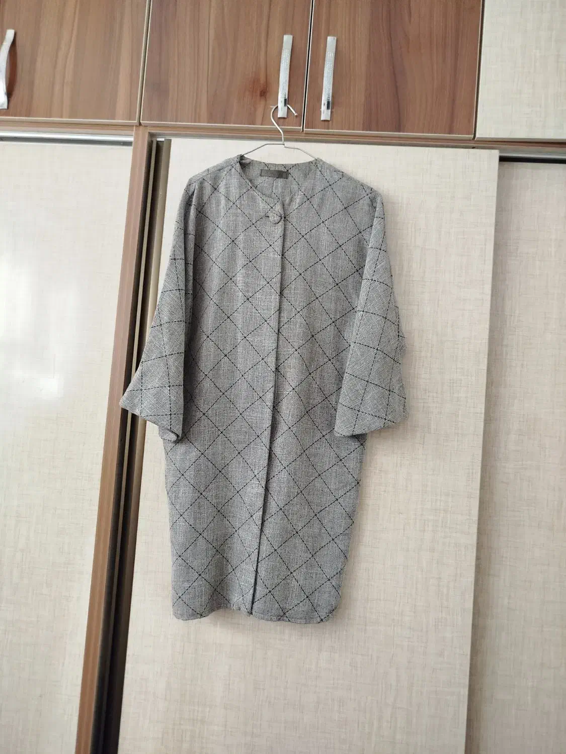 تعدادی مانتو،مانتوبارانی پالتوکاپشن(جنس مارک)|لباس|سهند, |دیوار