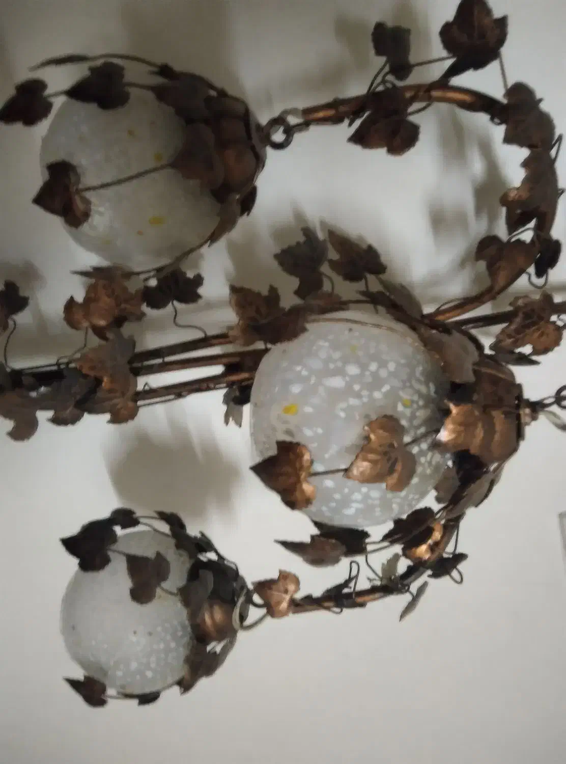 کنار سالنی آباژورایستاده فرفورژه. ای سالم|چراغ خواب و آباژور|قرچک, مهدیه|دیوار