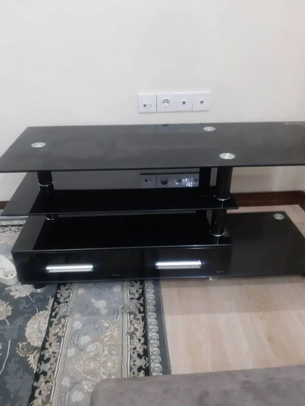 میز تلویزیون شیشه ای و تخت و کمد|میز تلویزیون|تهران, افسریه شمالی|دیوار