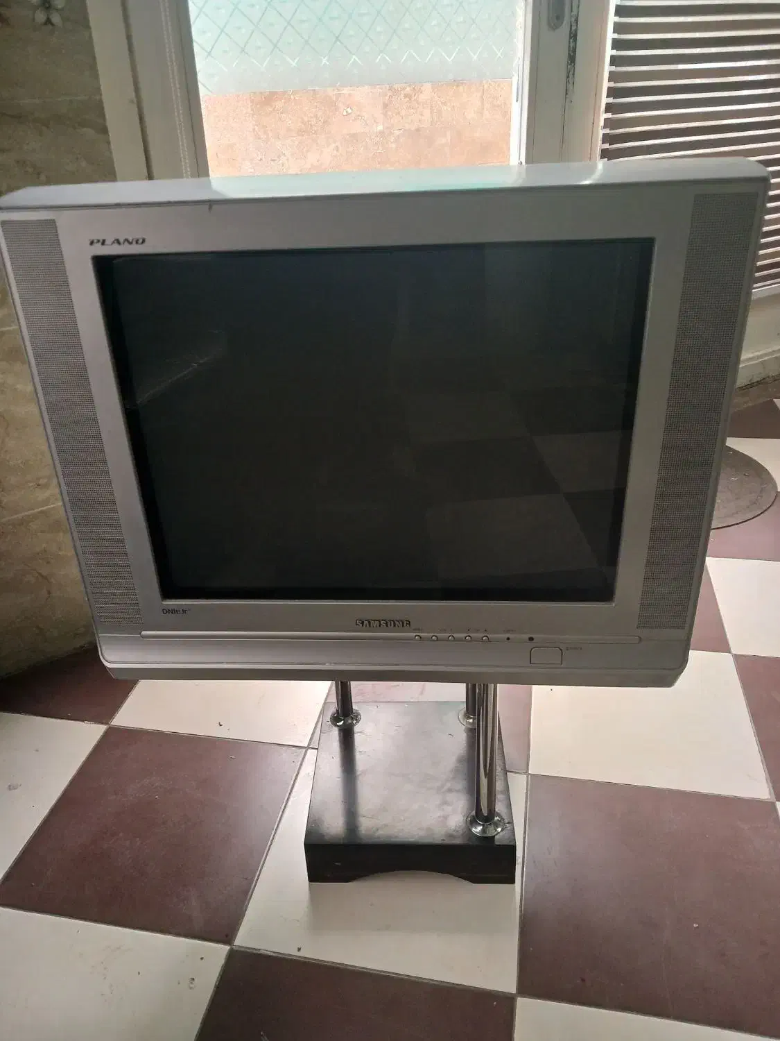 تلویزیون ۲۴  سامسونگ+میز کنار مبل و دستگاه سی دی|تلویزیون و پروژکتور|کرمانشاه, |دیوار