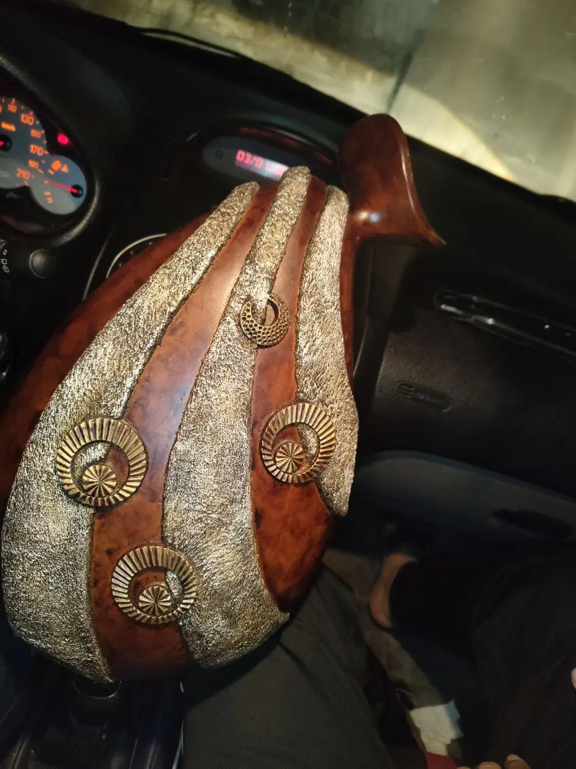 گلدان|کلکسیون اشیاء عتیقه|تهران, فلسطین (میدان انقلاب)|دیوار