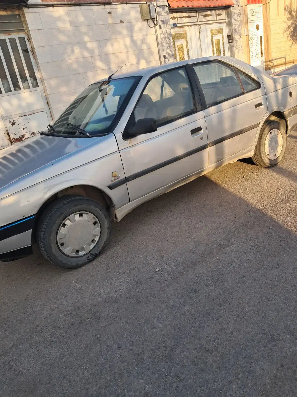 پژو ۴۰۵ نقره ای|خودرو سواری و وانت|گناباد, |دیوار