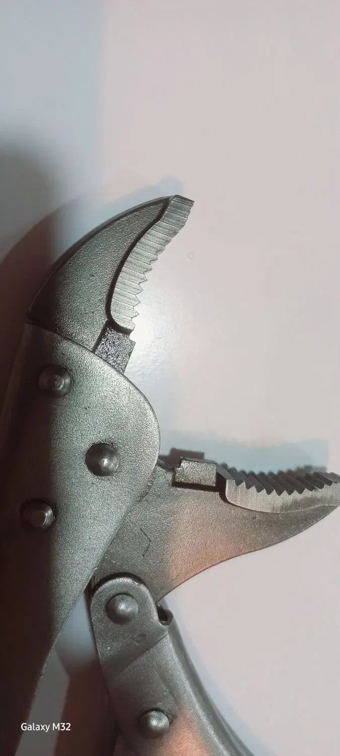 انبر قفلی امریکائی|ابزارآلات|تهران, فلسطین (میدان انقلاب)|دیوار