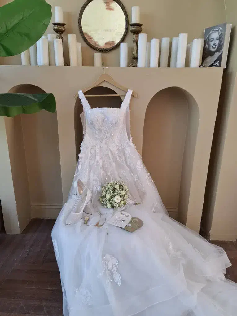 مزون لباس عروس|لباس|اصفهان, تخت فولاد|دیوار