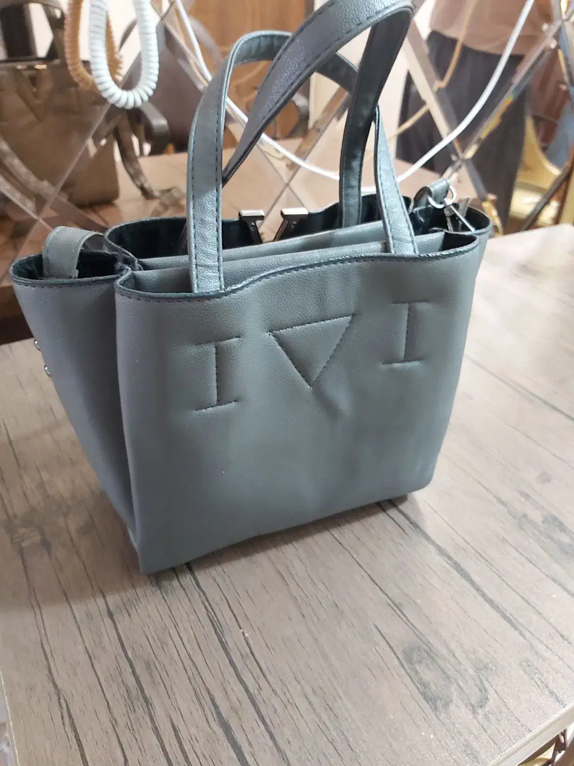 کیف دستی و دوشی زنانه و دخترانه|کیف، کفش، کمربند|رشت, فلسطین|دیوار