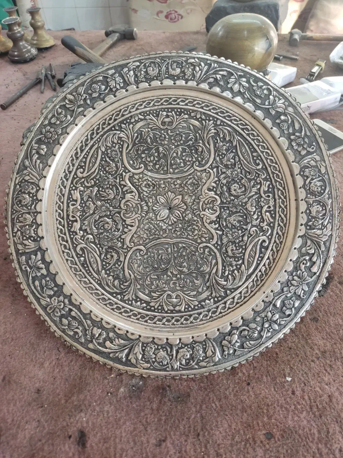 سینی قلمزنی شده دهنه۳۰|صنایع دستی و سایر لوازم تزئینی|خمینیشهر, |دیوار