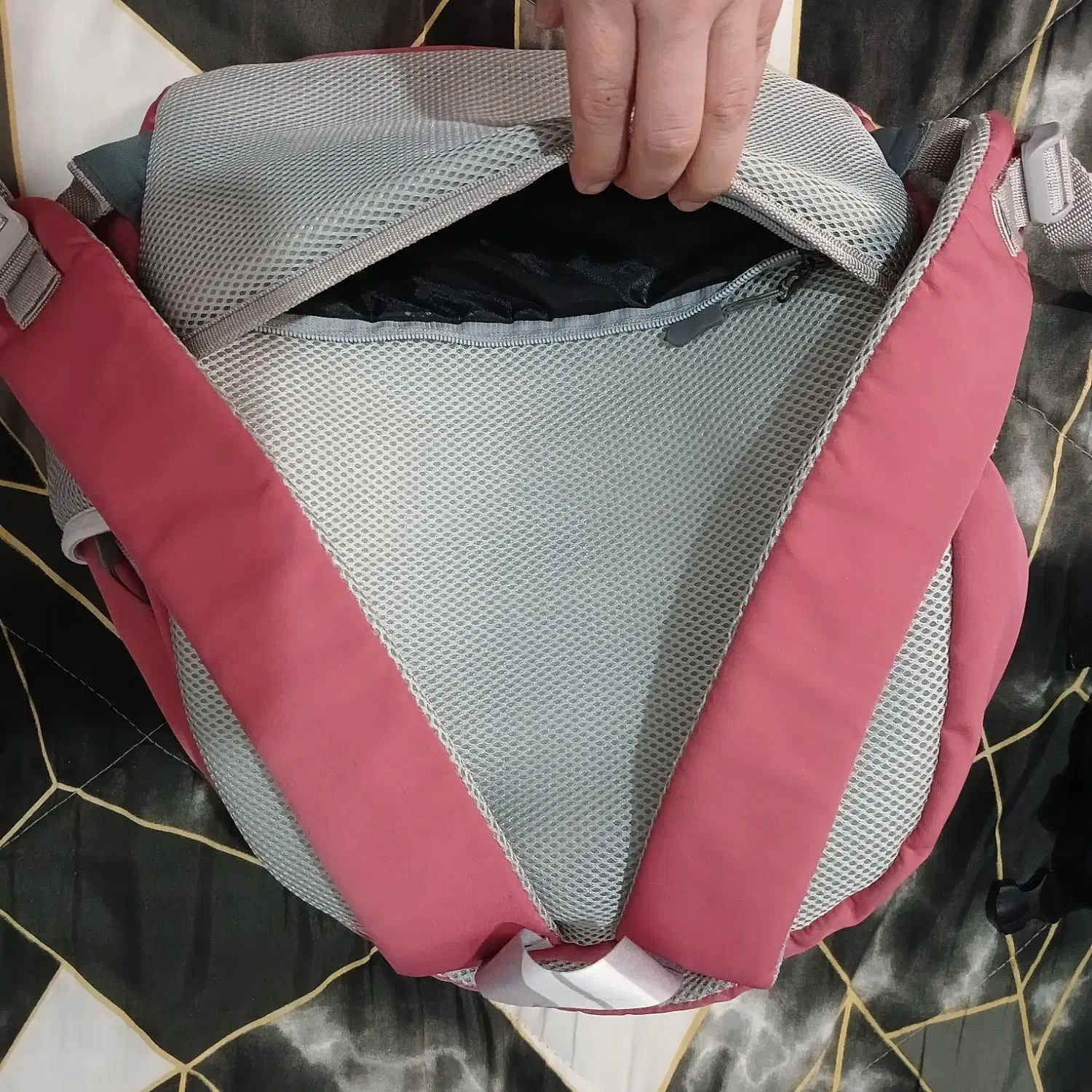 کیف مدرسه|کیف، کفش، کمربند|ساوه, |دیوار