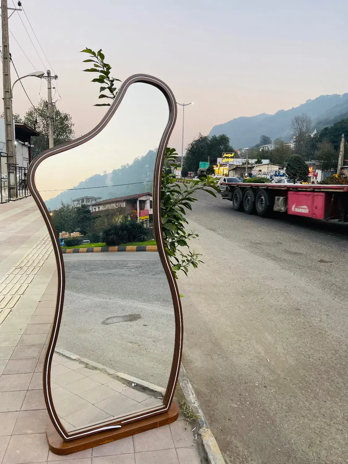 آینه|آینه|لاهیجان, گلستان|دیوار