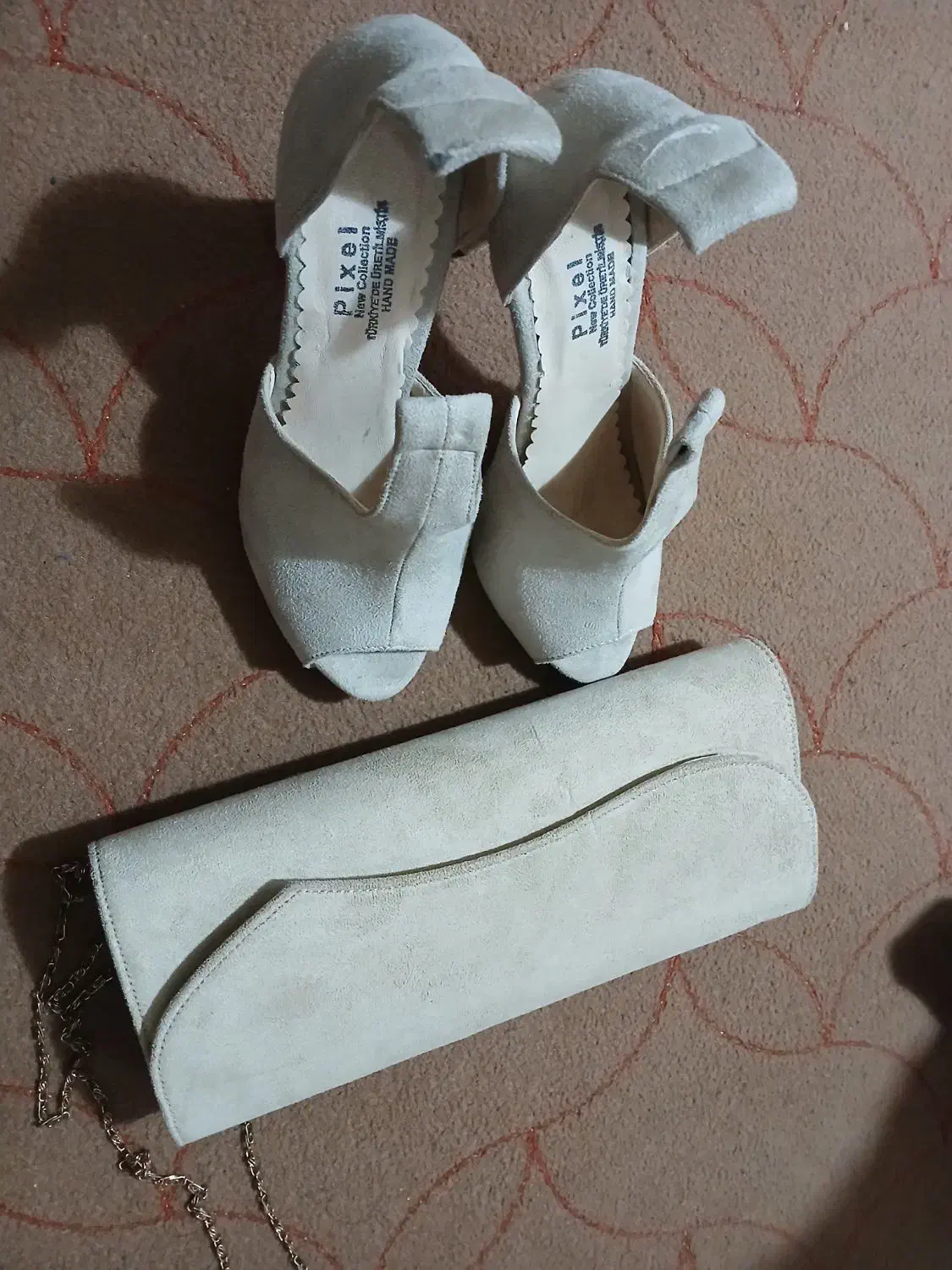 کیف و کفش مجلسی|کیف، کفش، کمربند|رشت, حومه رشت|دیوار