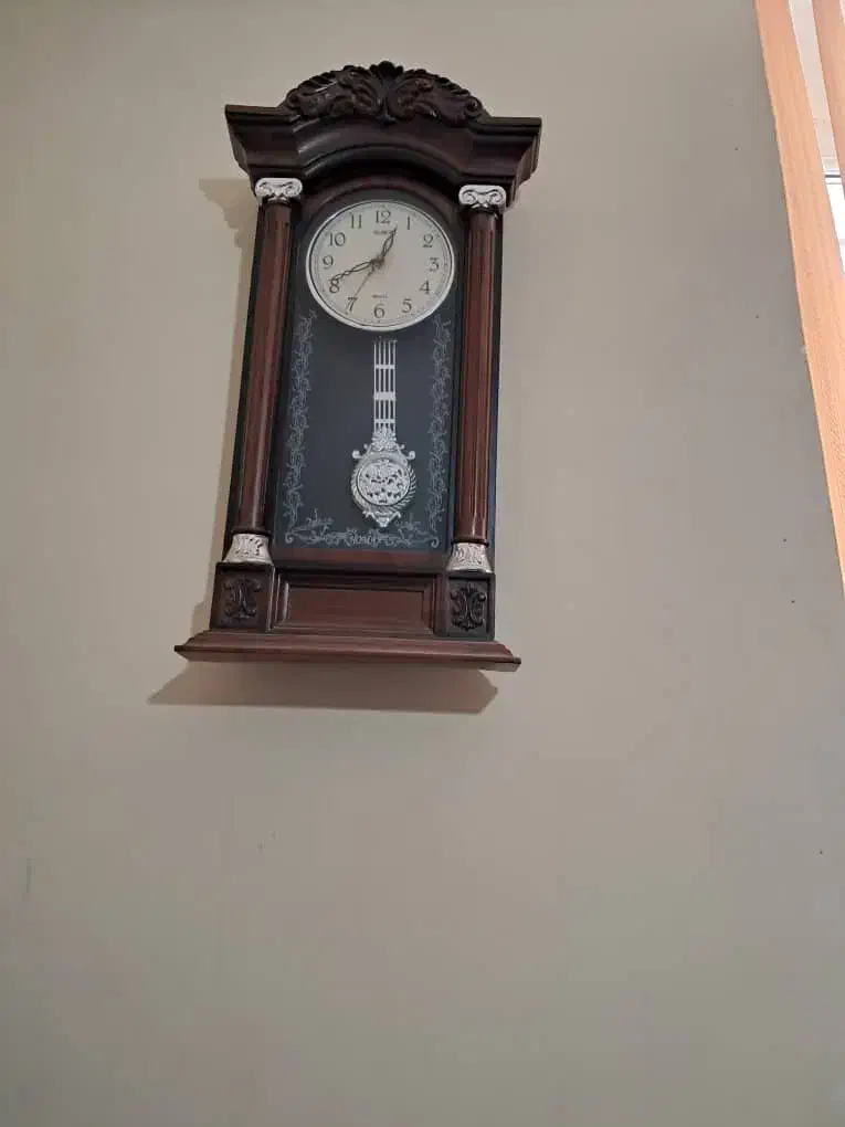 تلوزیون ۲۱اینج درحد نو ودوعدد ساعت دیواری|تلویزیون و پروژکتور|شیراز, مسلم|دیوار