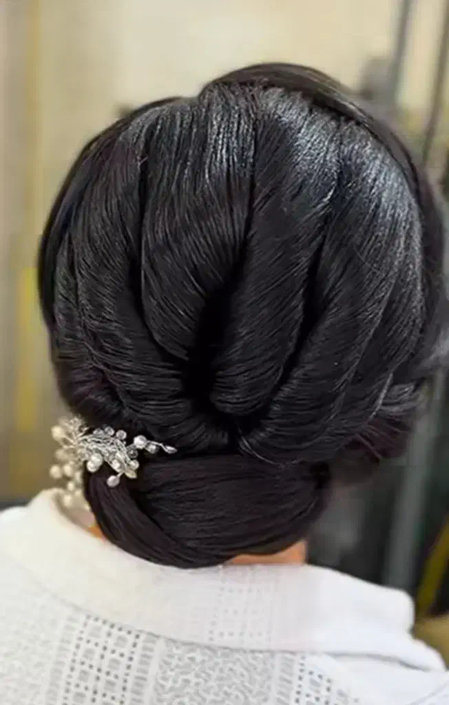 شنیون میکاپ با نازلترین قیمت|خدمات آرایشگری و زیبایی|تربت‌حیدریه, شهرک ولیعصر|دیوار