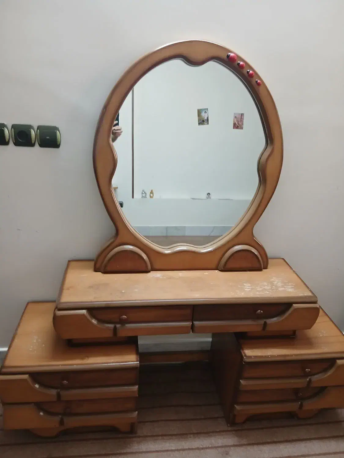 میز ارایش|بوفه، ویترین، کنسول|اصفهان, محله سفلی|دیوار