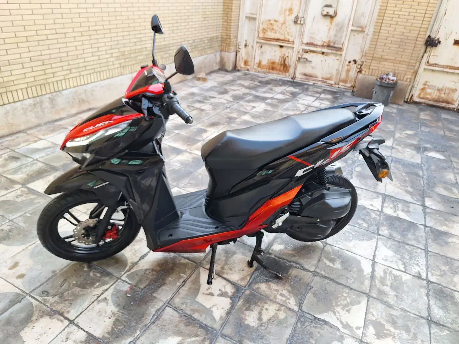 معاوضه موتور کلیک با آیفون ۱۵|موتورسیکلت|شیراز, نصر|دیوار