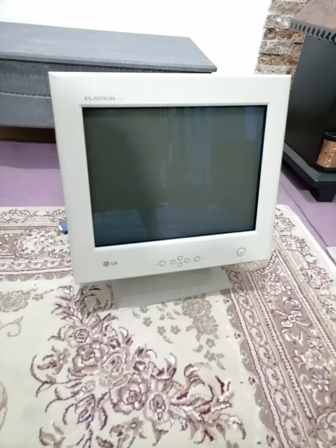 مانیتور قدیمی ال جی- صفحه تخت|قطعات و لوازم جانبی رایانه|ارومیه, |دیوار