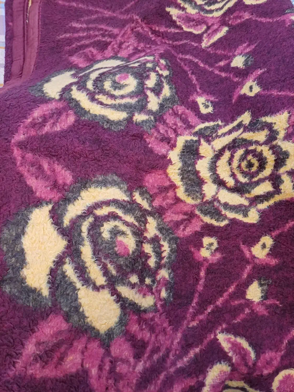 پتوی مسافرتی|رختخواب، بالش، پتو|تبریز, |دیوار