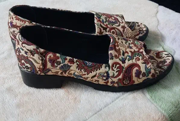 کفش سنتی|کیف، کفش، کمربند|اصفهان, مفتح|دیوار