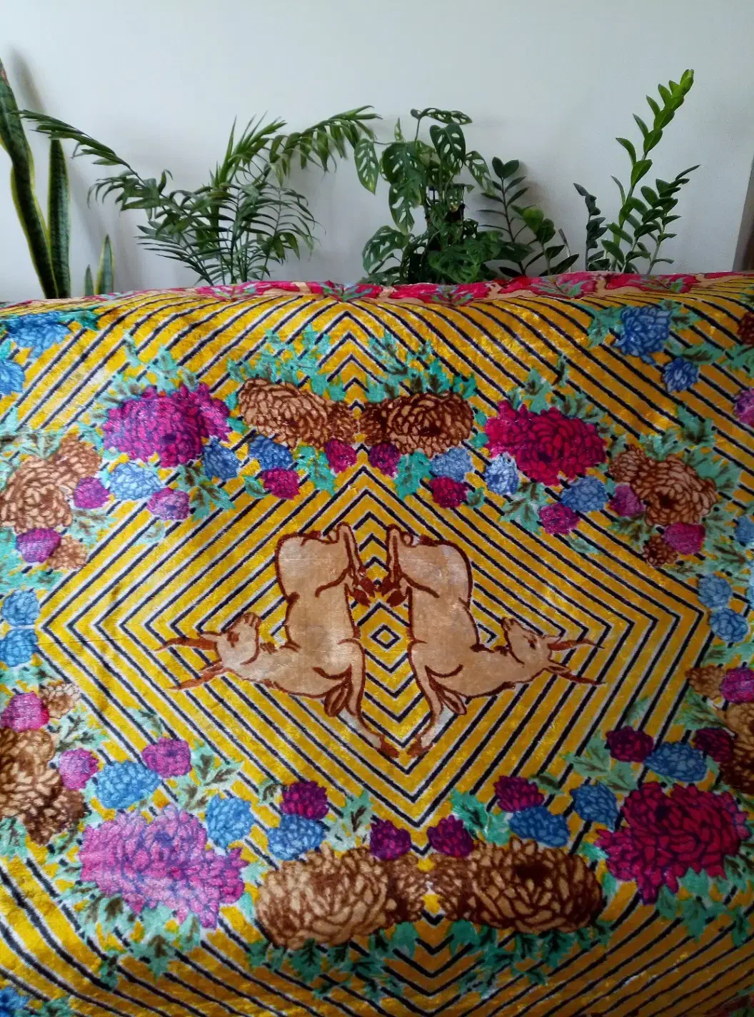 سینی مسی|کلکسیون اشیاء عتیقه|صدرا-فارس, فاز ۱|دیوار