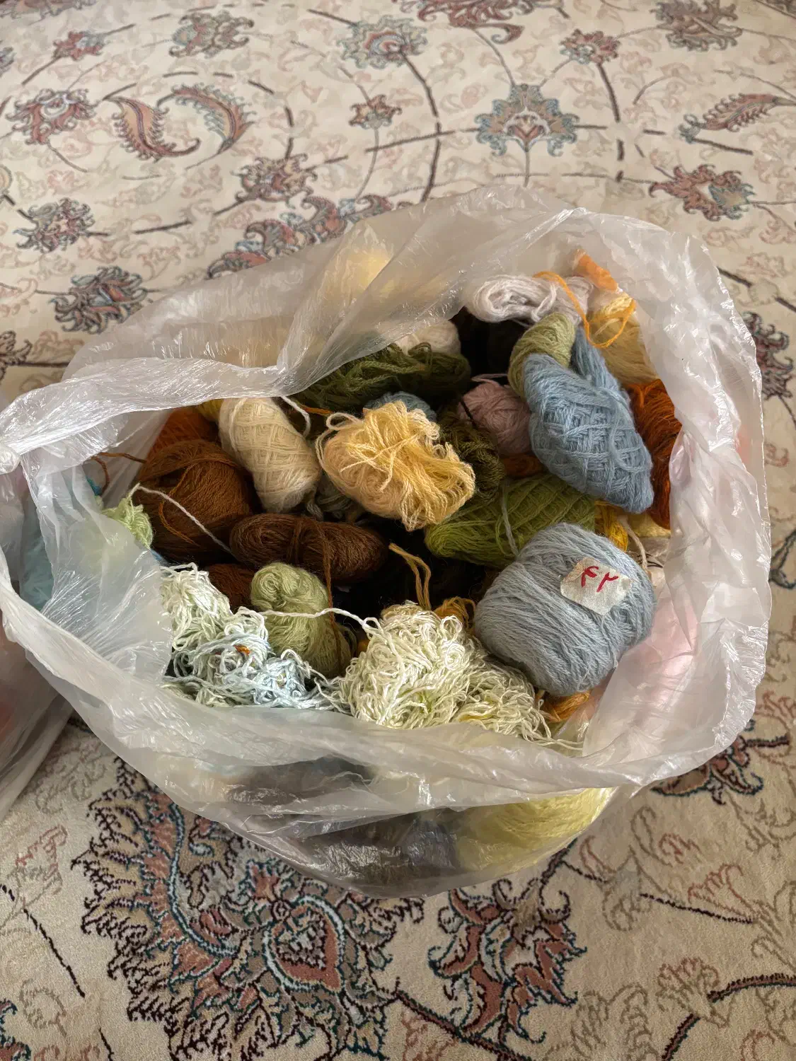 نخ و نقشه شاعر جوان و پاسور باز|تابلو فرش|کرمانشاه, |دیوار