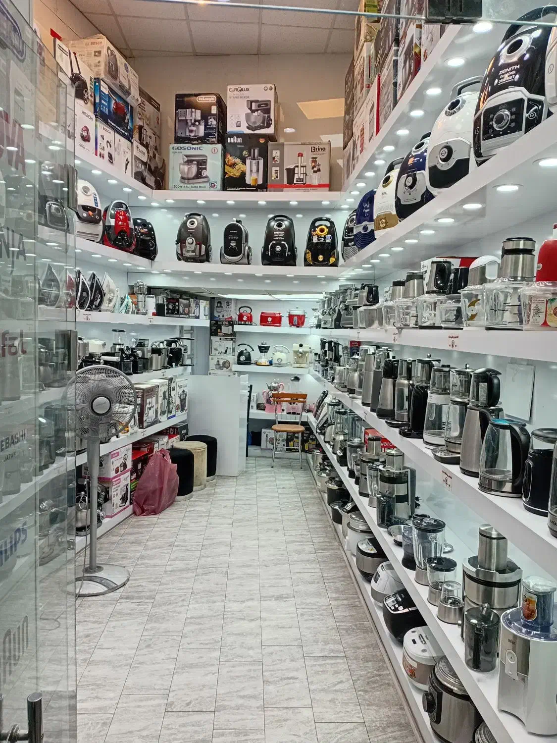 ویترینMDF با زیر شاسی آهن (فروش فوری) زیر قیمت|فروشگاه و مغازه|تهران, امین حضور|دیوار