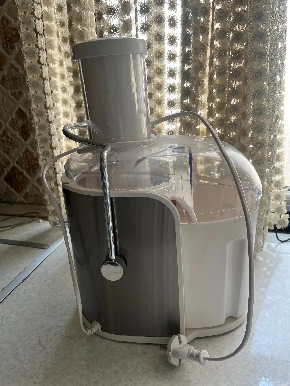 ابمیوه گیری|آبمیوه‌گیر و آب‌مرکبات‌گیر|ری, شهادت|دیوار