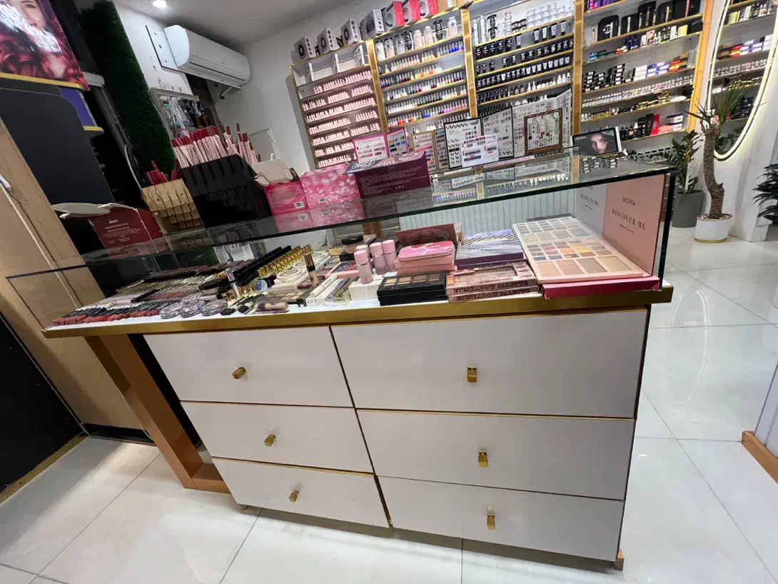 فروش ویترین فروشگاه به صورت یکجا|فروشگاه و مغازه|آستارا, |دیوار