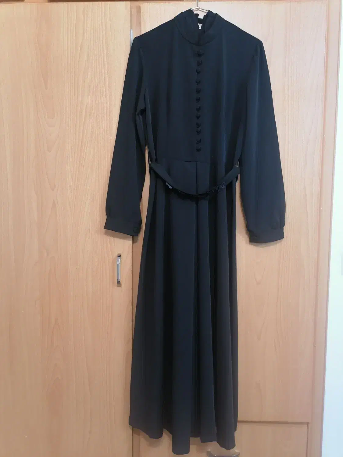 مانتو پوشیده|لباس|داران, |دیوار