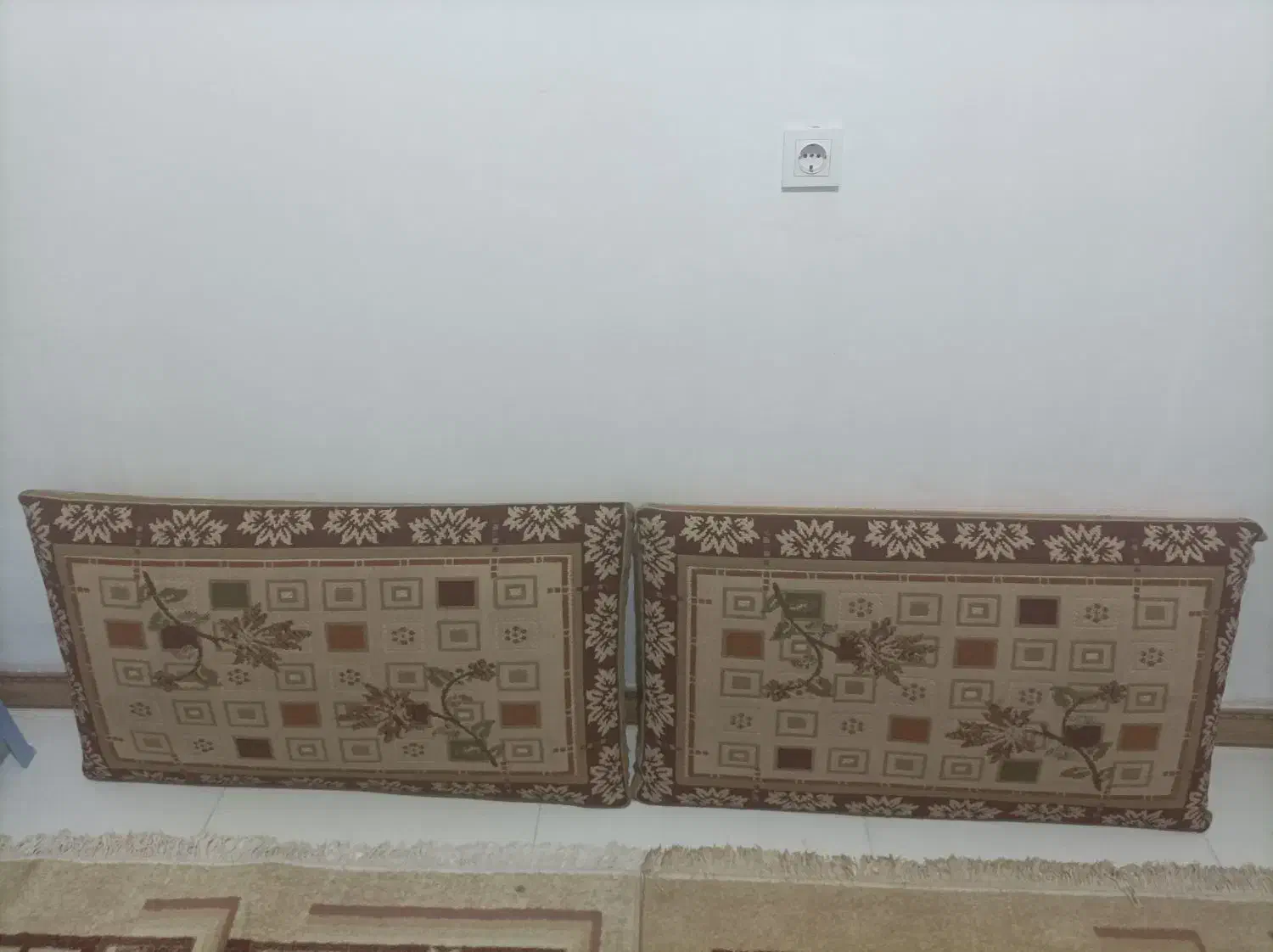 دو عدد پشتی زیبا و شیک|پشتی|الوند, |دیوار