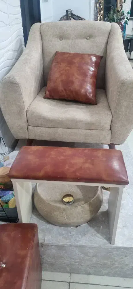 صندلی پدیکور ۵و۵۰۰|آرایشگاه و سالنهای زیبایی|شاهینشهر, فردوسی|دیوار