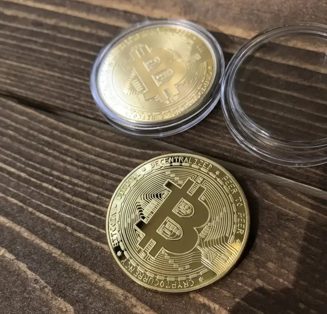 سکه فلزی بیت کوین طلایی|کلکسیون سکه، تمبر، اسکناس|سیرجان, |دیوار