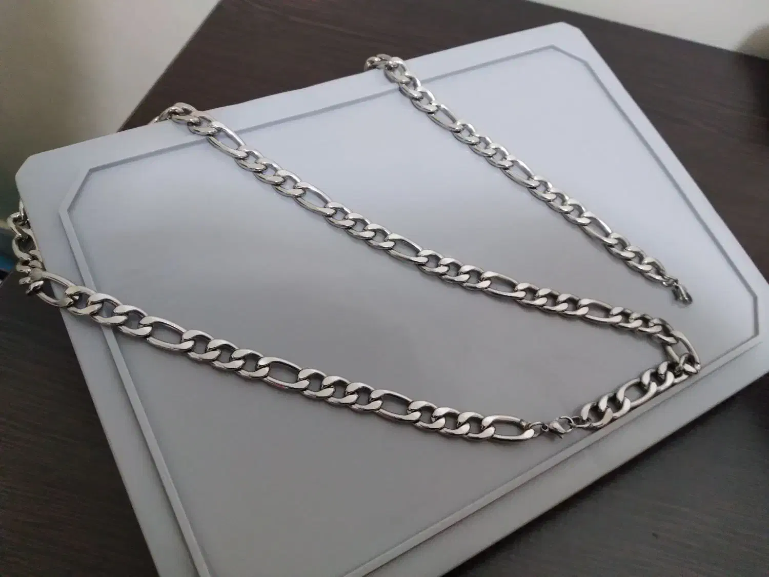 زنجیر و دستبند|بدلیجات|اندیمشک, |دیوار