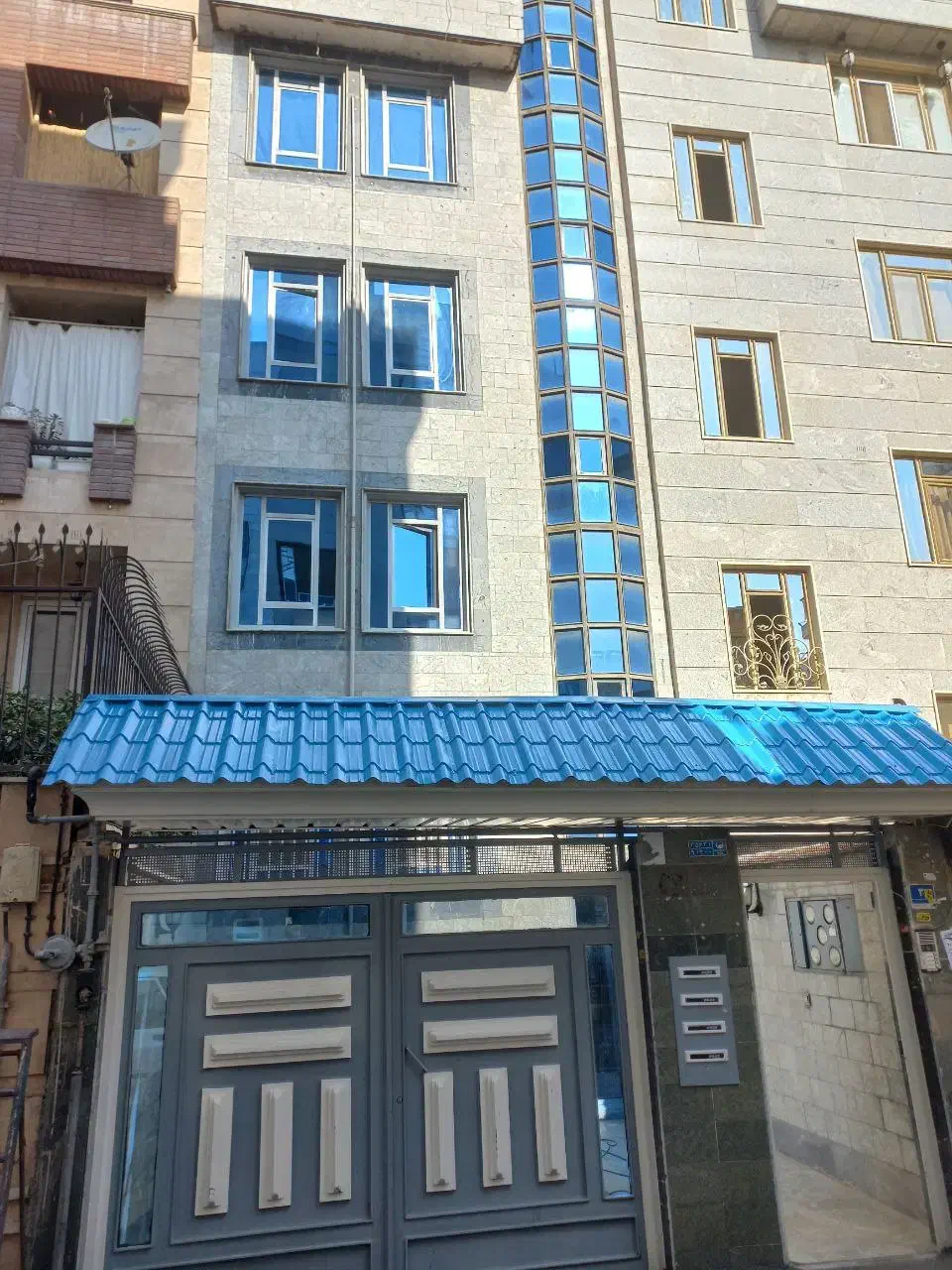 نصاب شیروانی آردواز سردر ایرانت تعمیر سقف فلاشینگ|خدمات پیشه و مهارت|اسلامشهر, شهرک واوان|دیوار