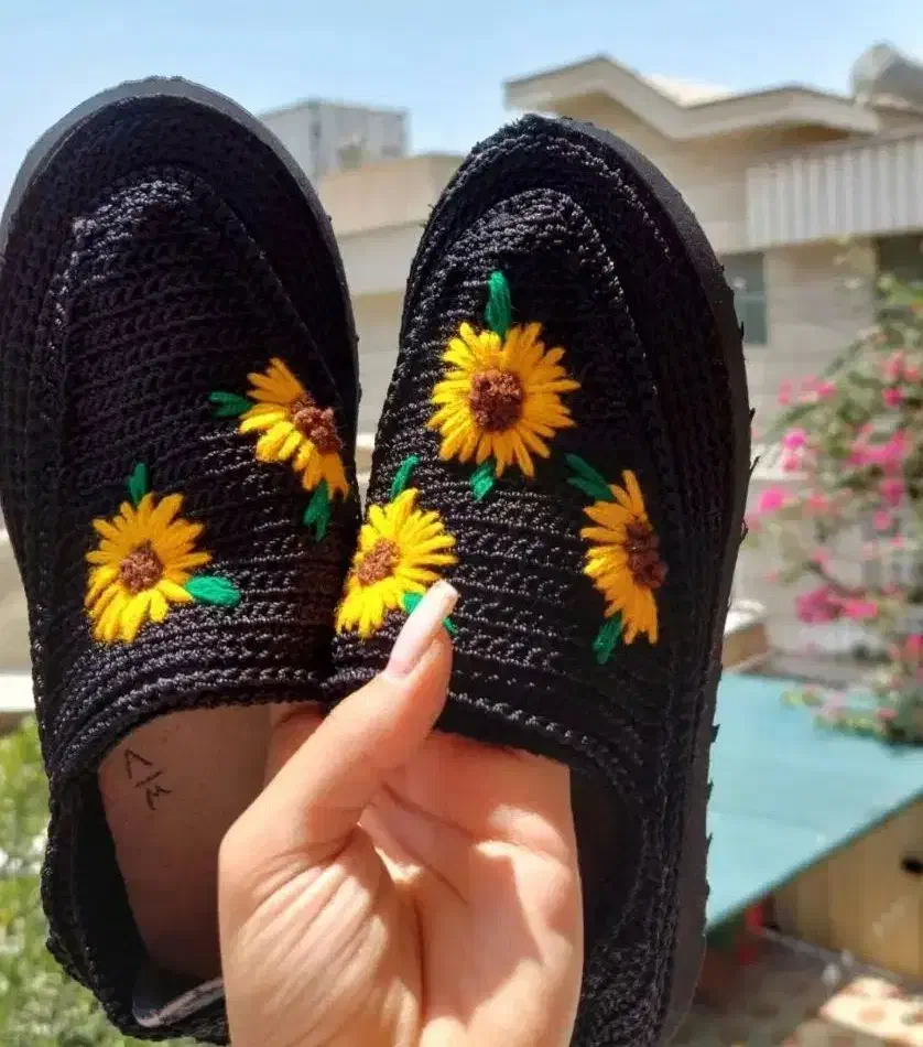 گیوه|کیف، کفش، کمربند|شیراز, مبعث|دیوار