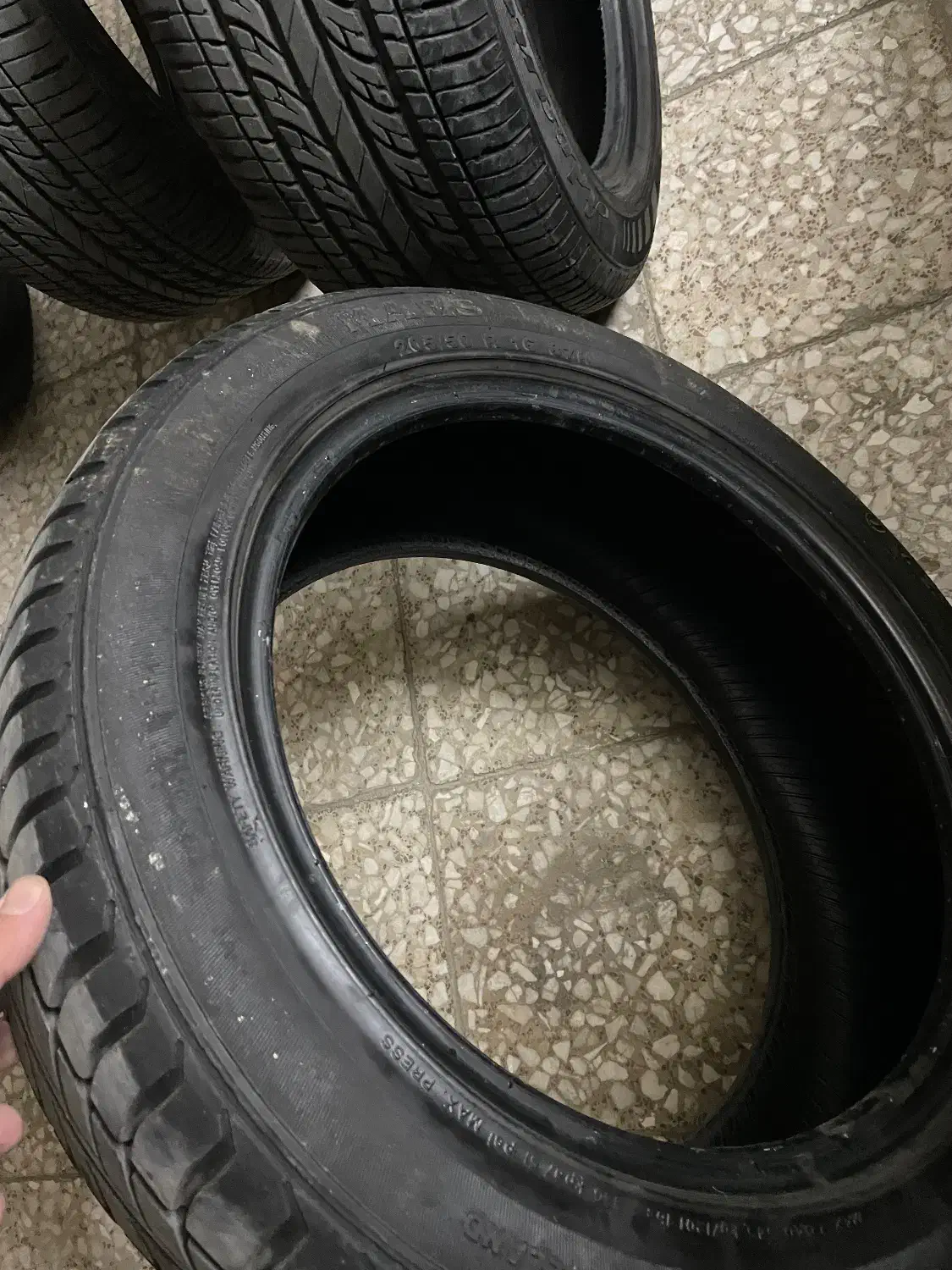 لاستیک|قطعات یدکی و لوازم جانبی|اصفهان, جلفا|دیوار