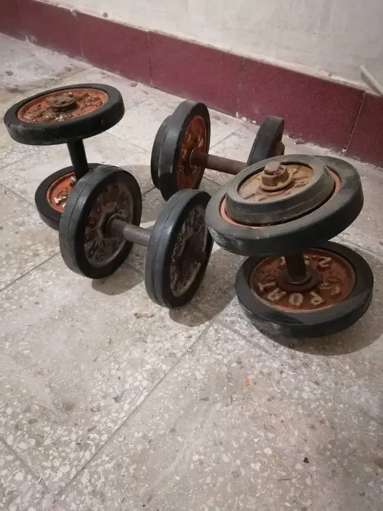 میز چند کاره و تعدادی دمبل|تجهیزات ورزشی|بهبهان, |دیوار