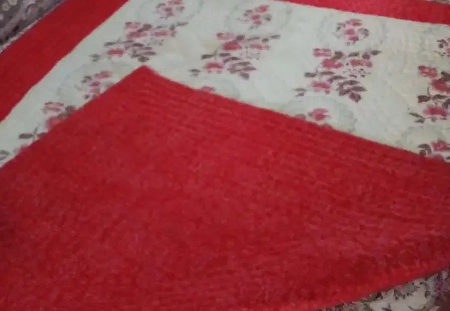 لحاف بزرگ|رختخواب، بالش، پتو|زرندیه, |دیوار