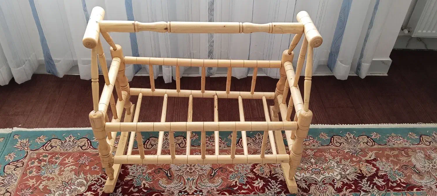 گهواره|تخت و صندلی بچه|آشتیان, |دیوار