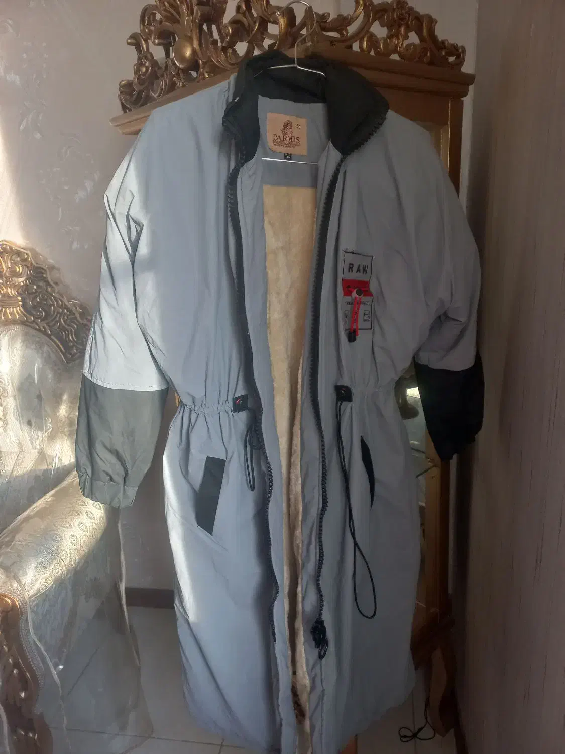 بارونی|لباس|پردیس, فاز ۲|دیوار