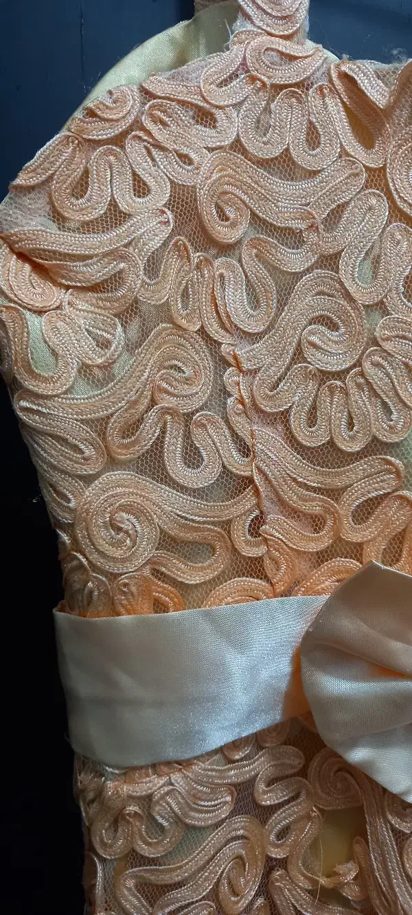 لباس مجلسی|لباس|قم, سنگ بند|دیوار