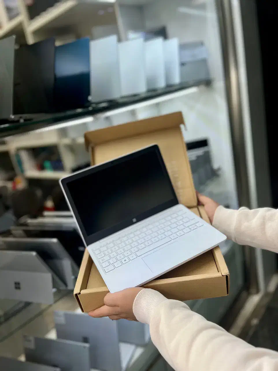 سرفیس لپ تاپ SE اوپن باکس- Laptop SE Celeron/8/128|رایانه همراه|تبریز, |دیوار