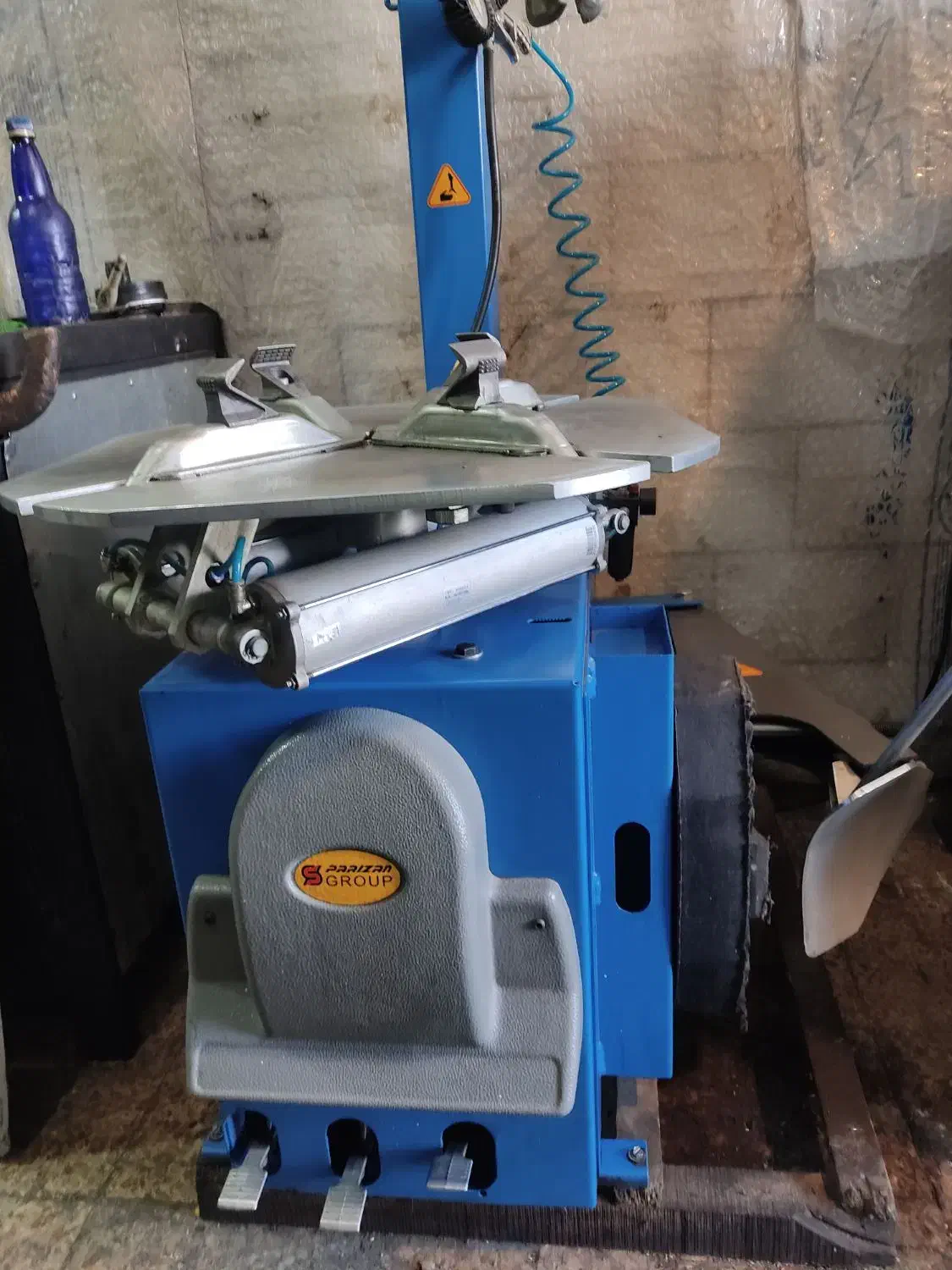 دستگاه بالانس دیجیتال و لاستیک درار|ماشین‌آلات صنعتی|بروجن, |دیوار