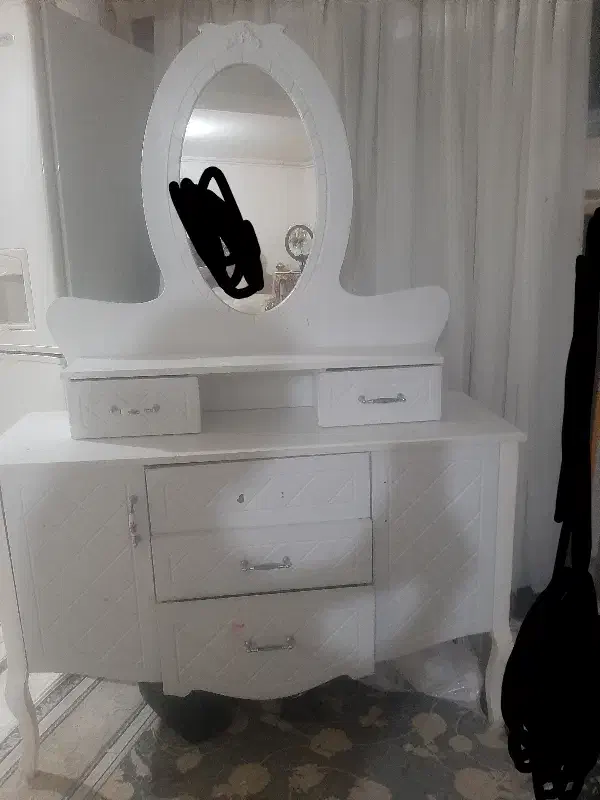 تخت خواب یک نفره فقط چوب کف تخت شکسته در حد نو هست|تخت و سرویس خواب|کرج, شهرک فهمیده|دیوار